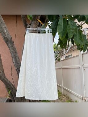 Vintage Vanity Fair Cream Skirt Slip with a Slit  !